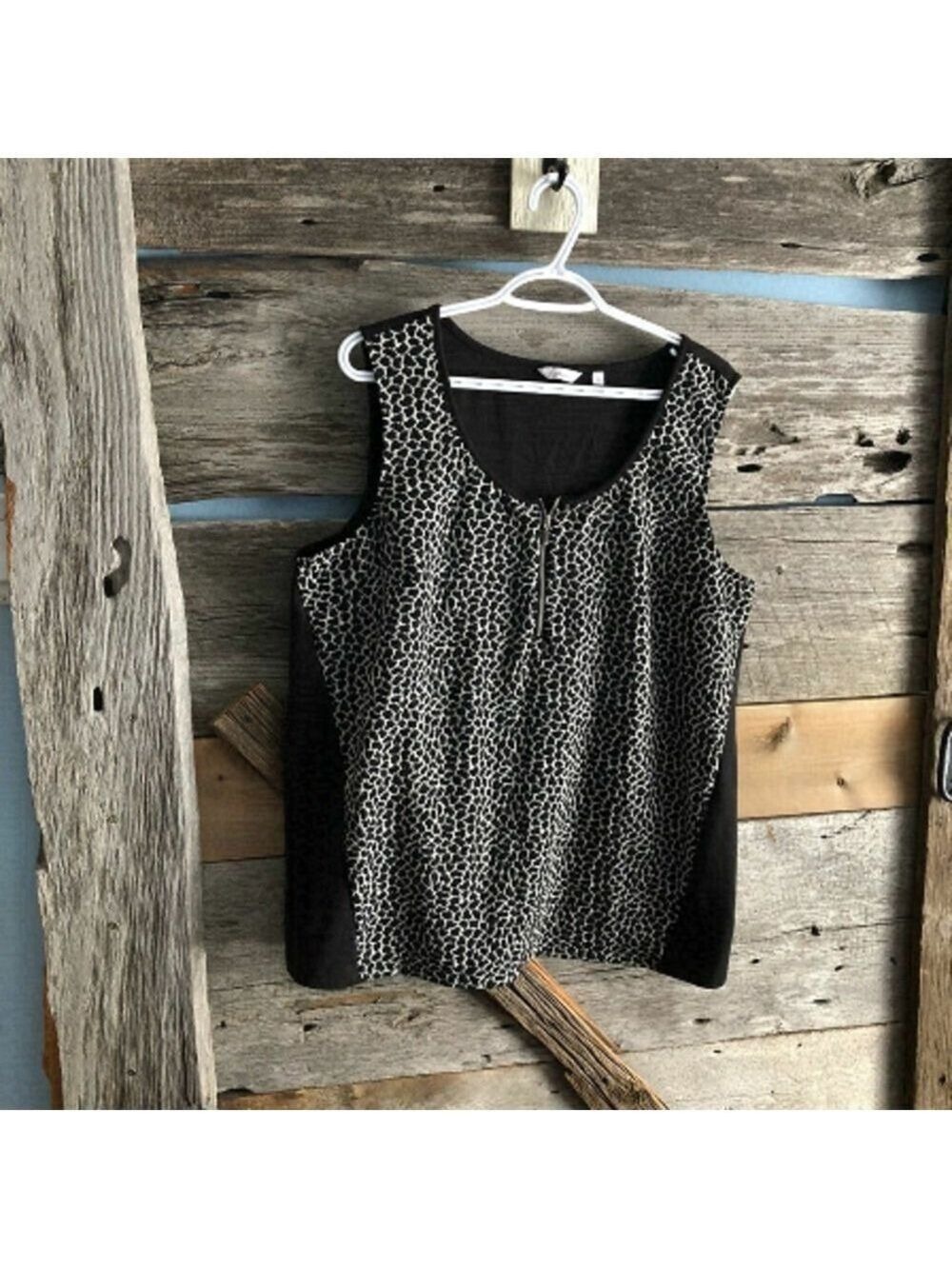 reitmans plus size 3X Black sleeveless top with zipper neckline